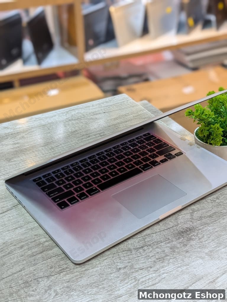 Apple MacBook Pro Retina 15 inch 2014 Core i7 16GB RAM 512GB SSD - image 3
