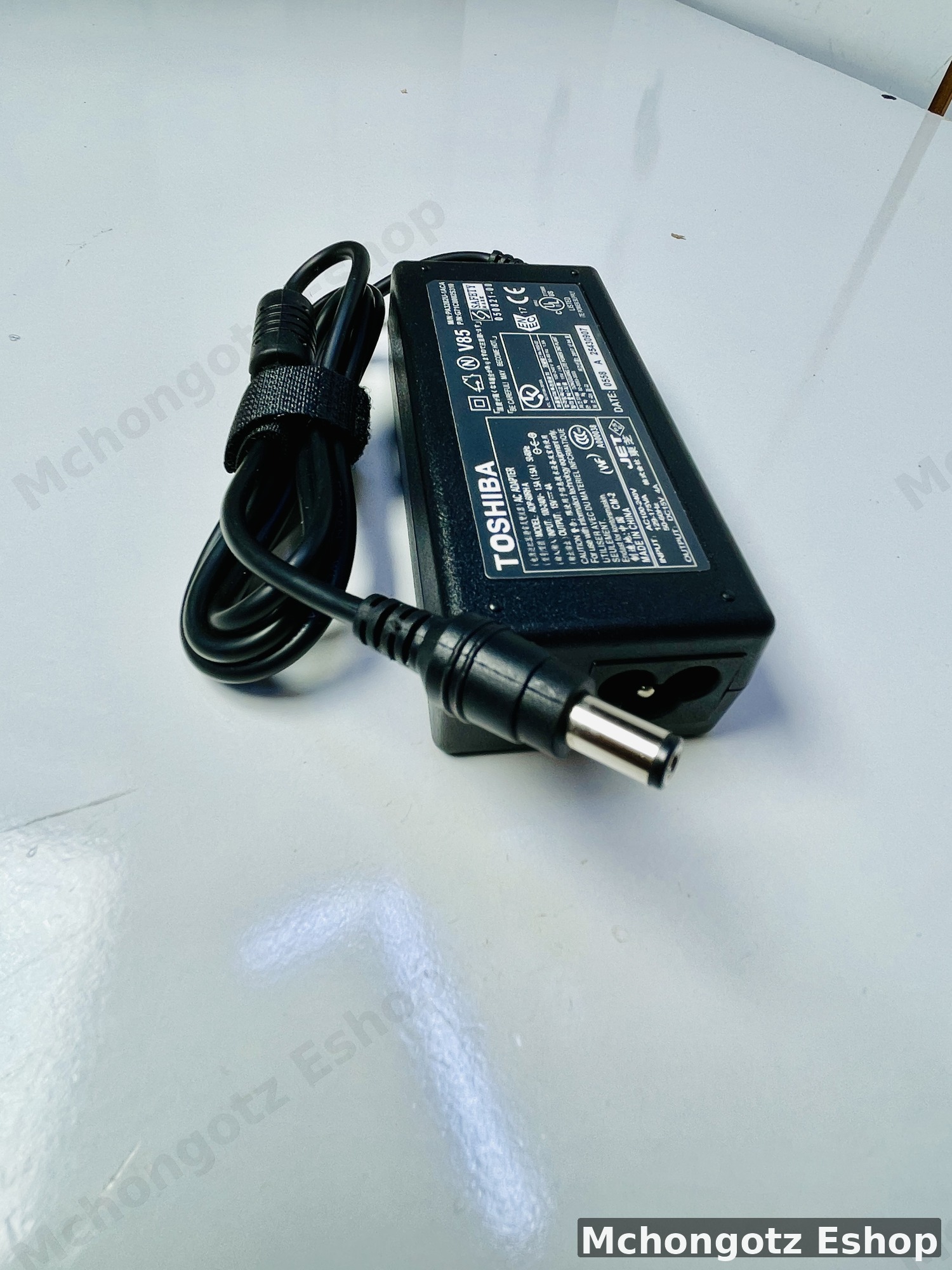 Toshiba Big Pin Laptop Power Adapter - image 4